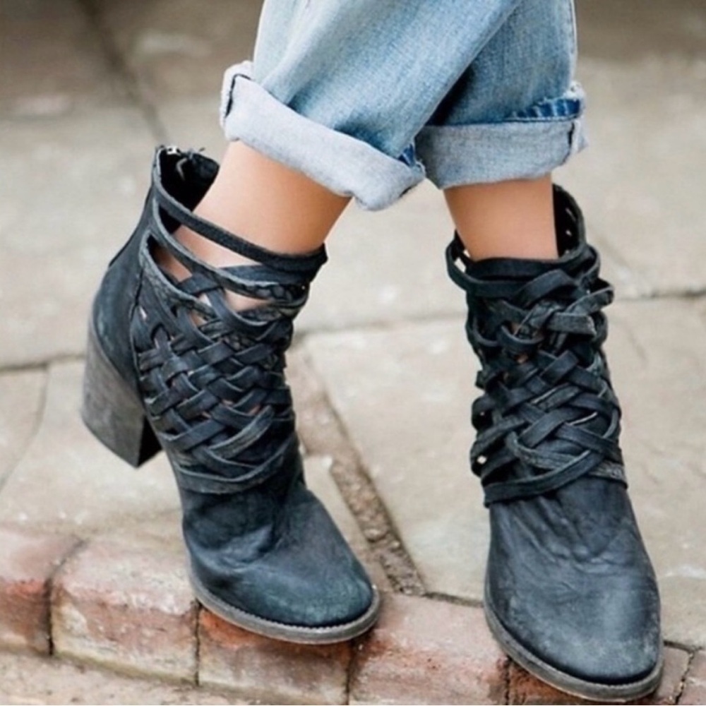 FREE PEOPLE Carrera Heel Distressed Leather Ankle Boots In Charcoal Black Sz 7.5